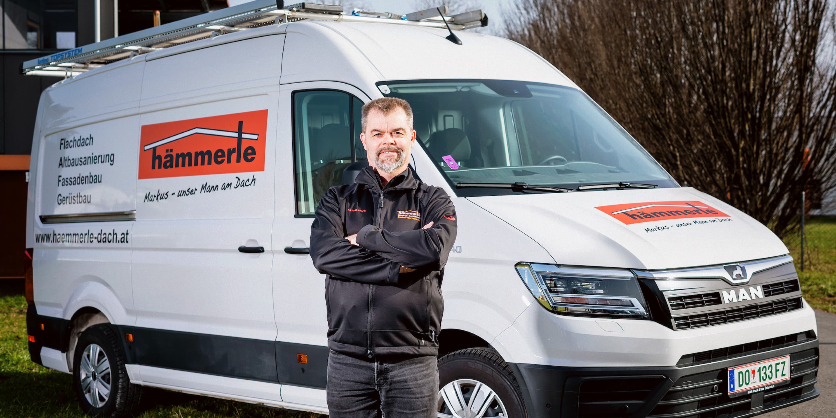 Der Dachdecker kommt mit dem E-Werkstattwagen